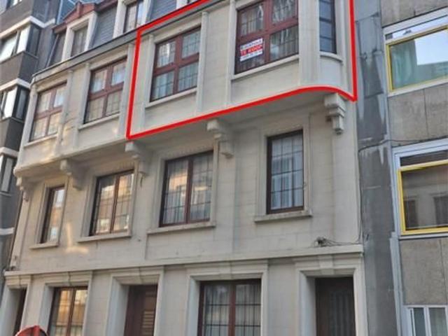 Zeer ruim 3 slaapkamerappartement in een statig gebouw in he