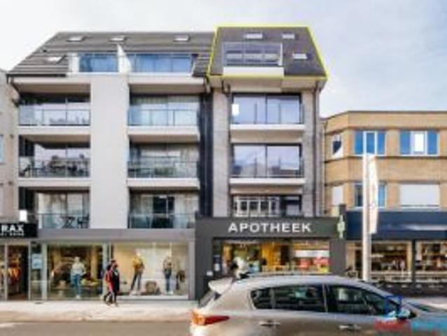 Zeer ruim appartement 161 m2 met 4 slaapkamers in moder.