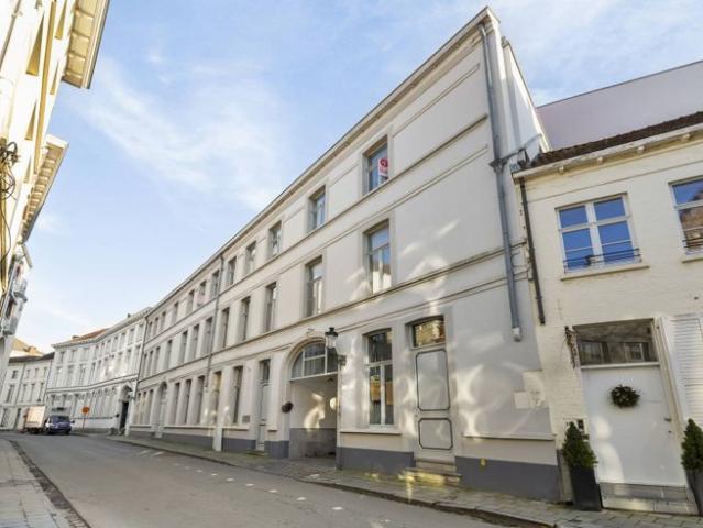 Zeer ruim appartement met 3 slaapkamers te koop in Brugge