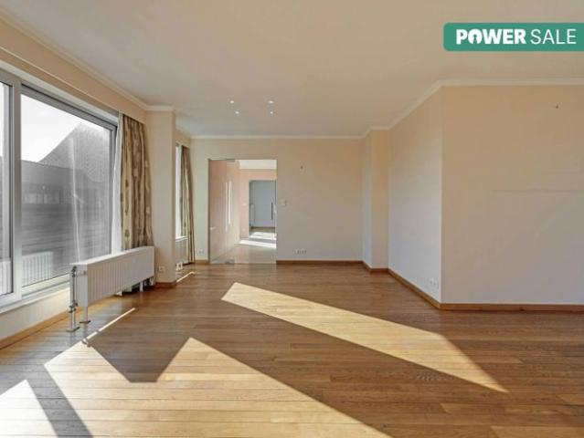 Zeer ruim dakappartement van 279 m² te koop in Roeselare