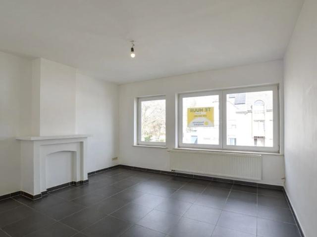 Zeer ruim duplexappartement met 2 slaapkamers te huur te Oostende