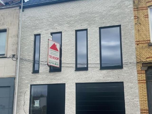 ZEER RUIME NIEUWBOUWWONING IN VILLA STIJL OP 259 M² MET 5 SLAAPKAMERS, LUXE AFWERKING
