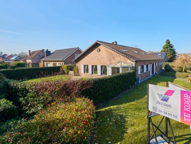 Zeer ruime gezinswoning + bovenliggend appartement