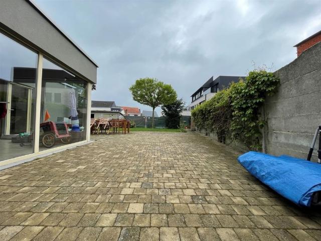 Zeer ruime half open bebouwing in het centrum van Opstal Buggenhout