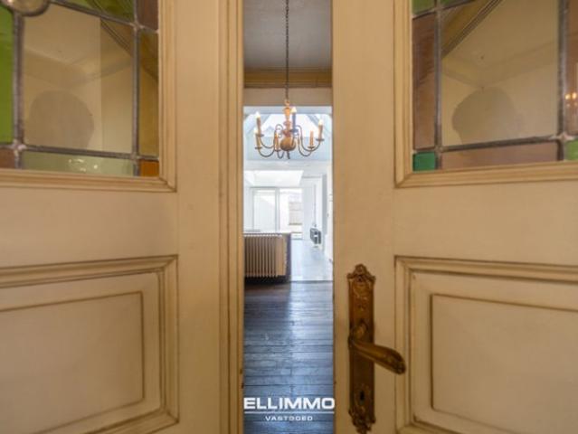Zeer ruime herenwoning met 4 slpks en stadstuin met parking!