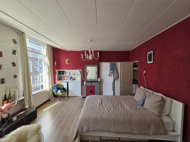 Zeer ruime kamer Hogewoerd tijdelijk huurcontract