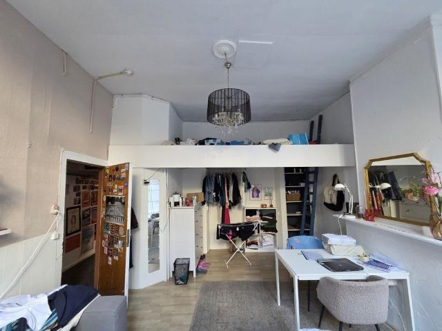 Zeer ruime kamer Hogewoerd tijdelijk huurcontract
