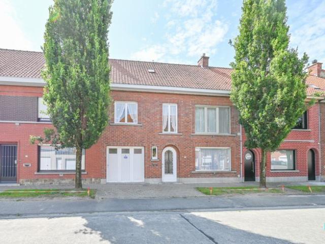 Zeer ruime woning met garage te Izegem