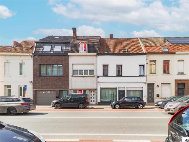 Zeer ruime woning met potentieel te Kortrijk !