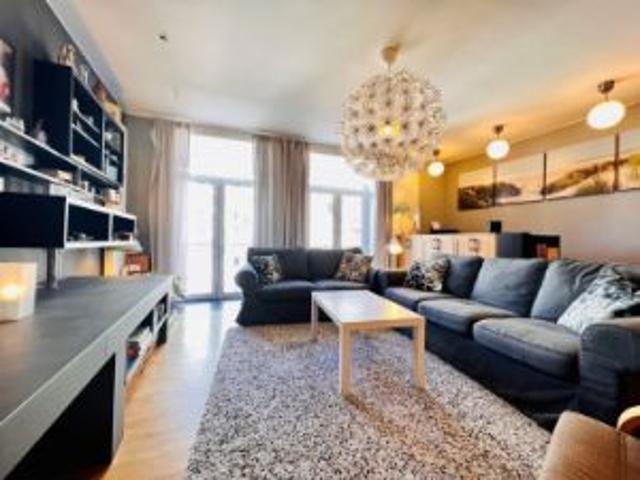 Zeer ruime 166m² duplex gelegen in het centrum van Wend.