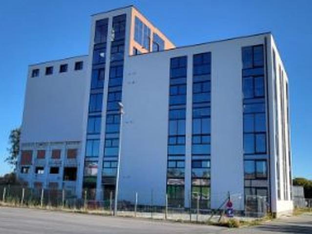 Zeer strategisch gelegen magazijn 531m2