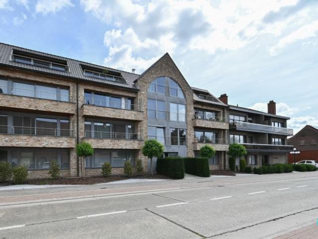 Zeer verzorgd 2 slpk appartement met garage te Izegem