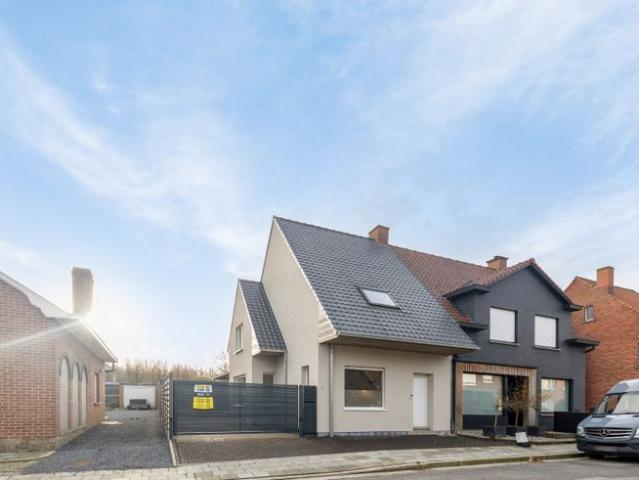 Zeer verzorgde woning met 2/3 slaapkamers nabij centrum Len