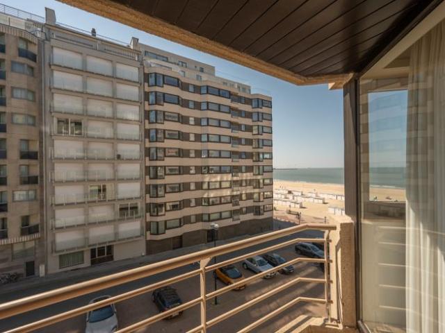 Zeer zonnig gelegen appartement met open zicht en zijdeling