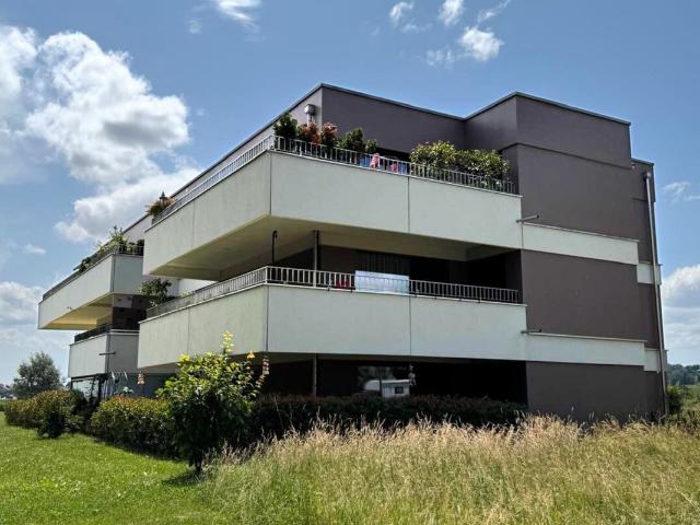 Zeitgenössische 3.5 Zimmer Wohnung mit zwei Terrassen