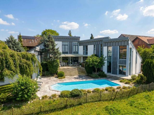 Zeitgenössische 7,5 Zimmer Villa mit Architektur und Pool