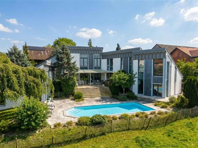 Zeitgenössische 7,5 Zimmer Villa mit Architektur und Pool