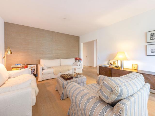 Zeitgenössische Wohnung im Stadtteil Eaux Vives