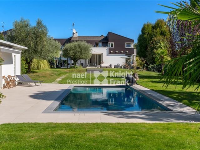 Zeitgenössische Villa auf dem Land in Genf