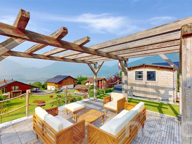 Zeitgenössische Villa mit Panoramablick und privilegiertem Wohnumfeld