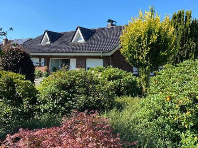 Zeitlos schönes Einfamilienhaus mit Gewerbehalle in Nordhorn