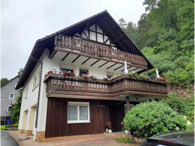 Zeitlos schönes Zweifamilienhaus mit Schwarzwaldflair sichern Sie sich schon heute Ihr zukünftiges Zuhause!