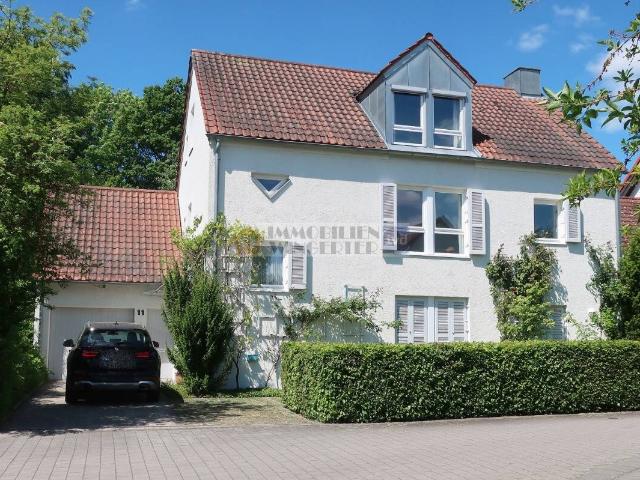 Zeitlose Eleganz: Attraktives Einfamilienhaus in ruhiger Stadtrandlage