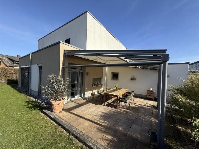Zeitlose Eleganz! Lichtdurchflutetes Einfamilienhaus mit moderner Ausstattung