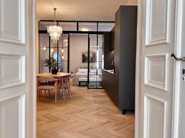 Zeitlose Eleganz trifft auf modernen Komfort Sanierte 3 Zimmerwohnung am Schloss Charlottenburg