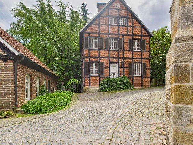 Zeitloser Charme trifft Raumvielfalt Denkmalgeschütztes Einfamilienhaus mit 6 Zimmern