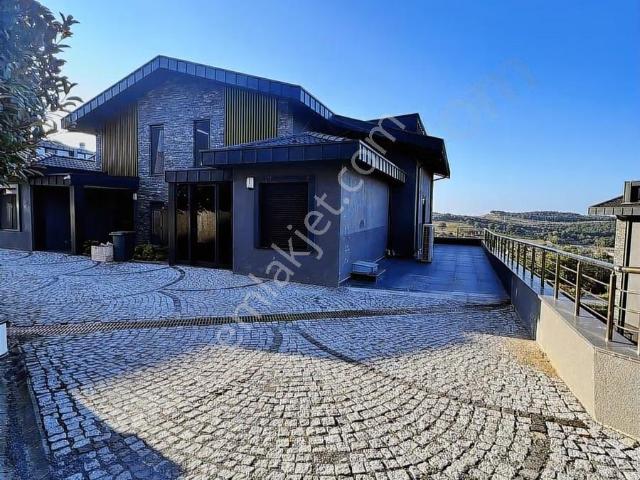 Zekeriyaköyde Modern Yeni Yapım Akıllı Ev Sistemli Satılık Villa