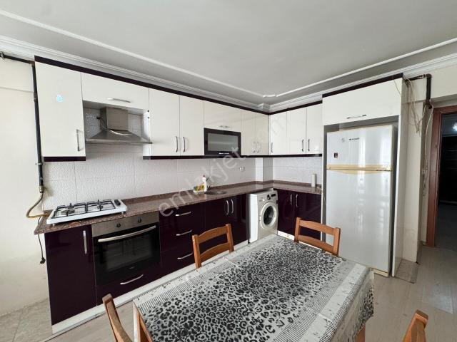 Zeki Emlak'tan Muradiye Cadde Üzerinde Eşyalı 1+1 Kiralık Daire