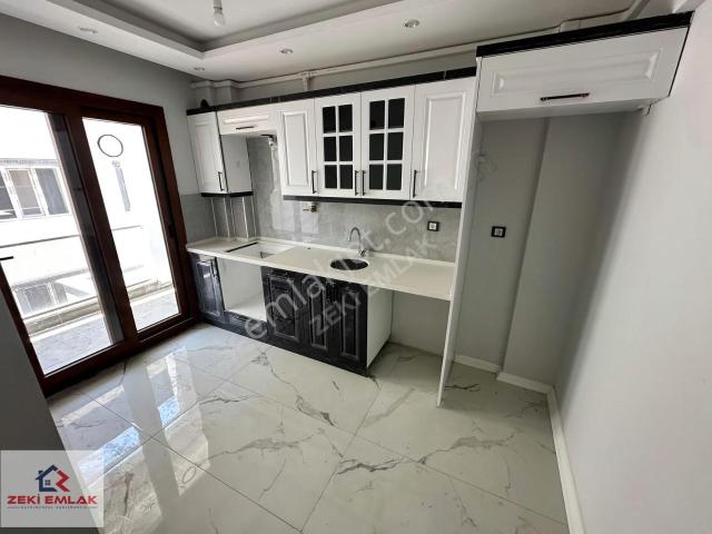 Zeki Emlak'tan Muradiye'de 2+1 Kapalı Mutfak Ara Kat Sıfır Daire