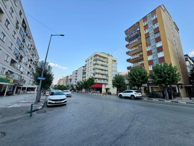 Zeki Emlak'tan Manisa Tevfikiye Mh. 1+1 Kapalı Mutfak Kiralık Daire