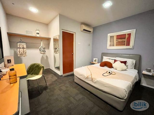 Zero DepositWalking Distance to LRT Pudu & Chan Sow LinMaster Room Queen BedPrivate Car Park