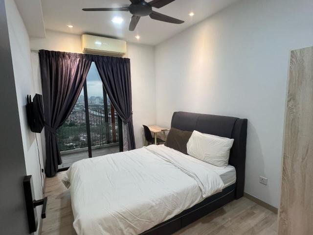 ZERO DEPOSIT | Female Only | Medium Room @ Emporis, Kota Damansara | Balcony