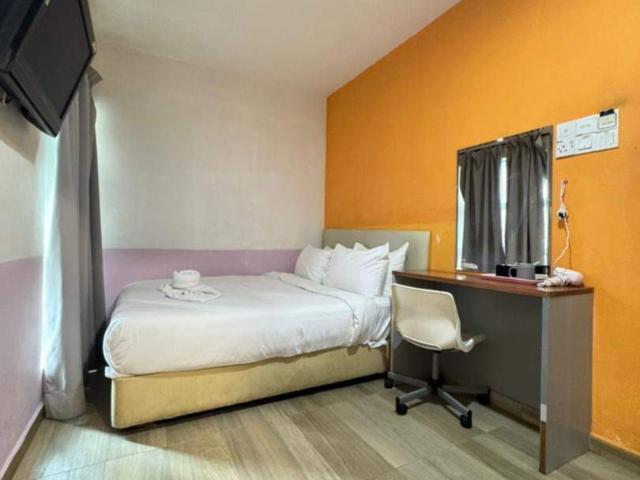 ［Zero Deposit ] Jalan Petaling Medium Room | Fully Furnished | Near LRT | Wifi And Aircond Available