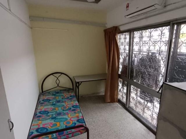 Zero Deposit OnlyGET EARLY BIRD OFFER Furnished Female Unit Room for Rent at SS2