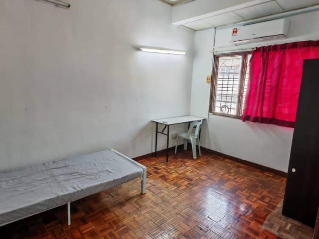 ZERO DEPOSIT | Low Booking Fee Big Medium Room near to Main Place Mall 5 min driving, Subang USJ