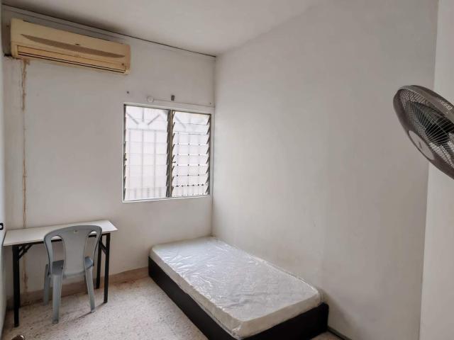 [ ZERO DEPOSIT ] Low Booking Fees Affordable Cheap Big Medium Room Near Starling Mall‍♂️7 min walk