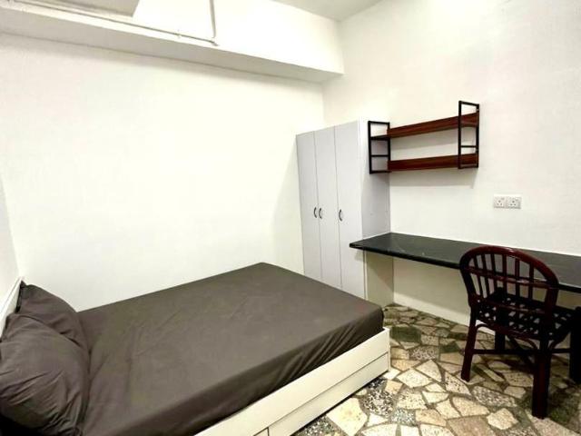 Zero deposit move in immediate, private room with toilet