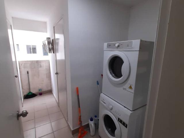 ZERO DEPOSIT. Master Bedroom with private bath. Direct bus to KL SENTRAL