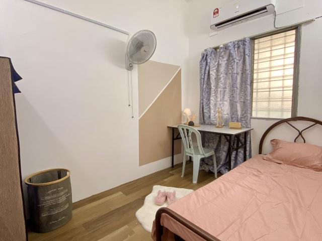 Zero deposit! Middle Room at SS2 walk to taman bahagia lrt Petaling Jaya