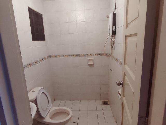 Zero Deposit middle room at Pelangi utama