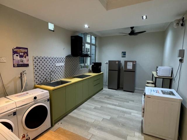 Zero deposit Room with Private Bathroom 5mins walking distance to Aeon mall Wangsa Maju️️