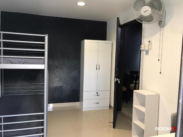 ZERO DEPOSIT Room In Luxury Condominium Room On Top Of Bustling Mall !