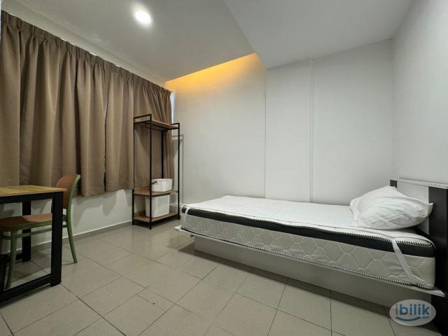 Zero Deposit Room Rent + Private Toilet near Stesen KTMB Serdang