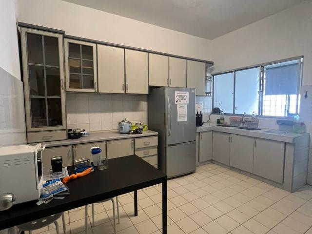 ZERO DepositStrategic location Single Room at Bandar Utama, walking distance to shops and malls