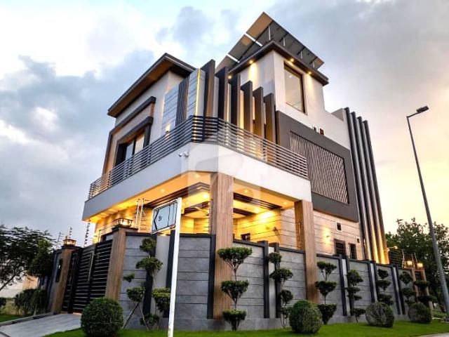 ZERO Electricity Bill! Corner house for sale