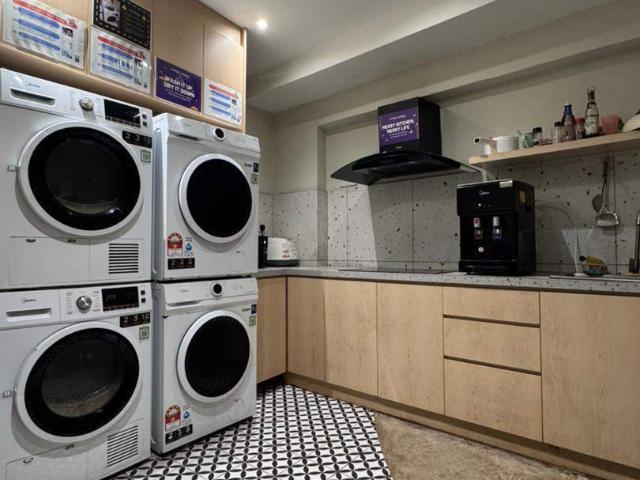 Zero/Low deposit Private room with window, at Jalan Raja Laut, Near to LRT Chow Kit, Hospital KL